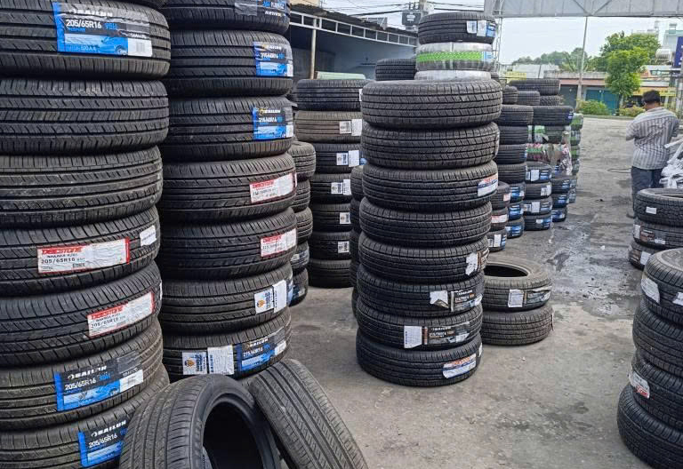 Hình ảnh thu củ, đổi mới vỏ lốp xe ô tô các loại 